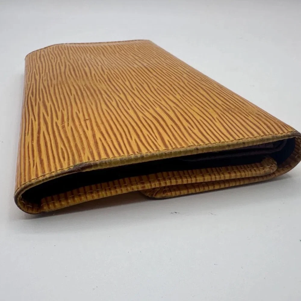 Authentic Louis Vuitton Sarah Epi Leather Clutch Wallet – Yellow Ochre – Vintage